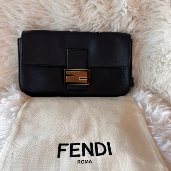Fendi BAGUETTE LEATHER HANDBAG - Picture 15 of 16